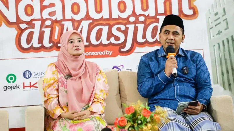 Isi Kuliah Ramadan di UNS, Mahasiswa Pelajari Kepemimpinan Nabi dari Wagub Taj Yasin dan Ning Nawal