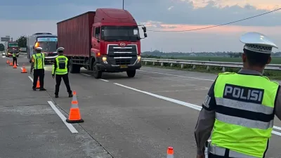 Pembatasan Angkutan Barang, Truk Barang Dilarang Melintas Mulai 13-29 Maret