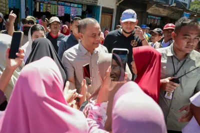 Dikunjungi Gubernur Luthfi, Warga Cilibur Minta Akses Jalan Penghubung Segera Diperbaiki