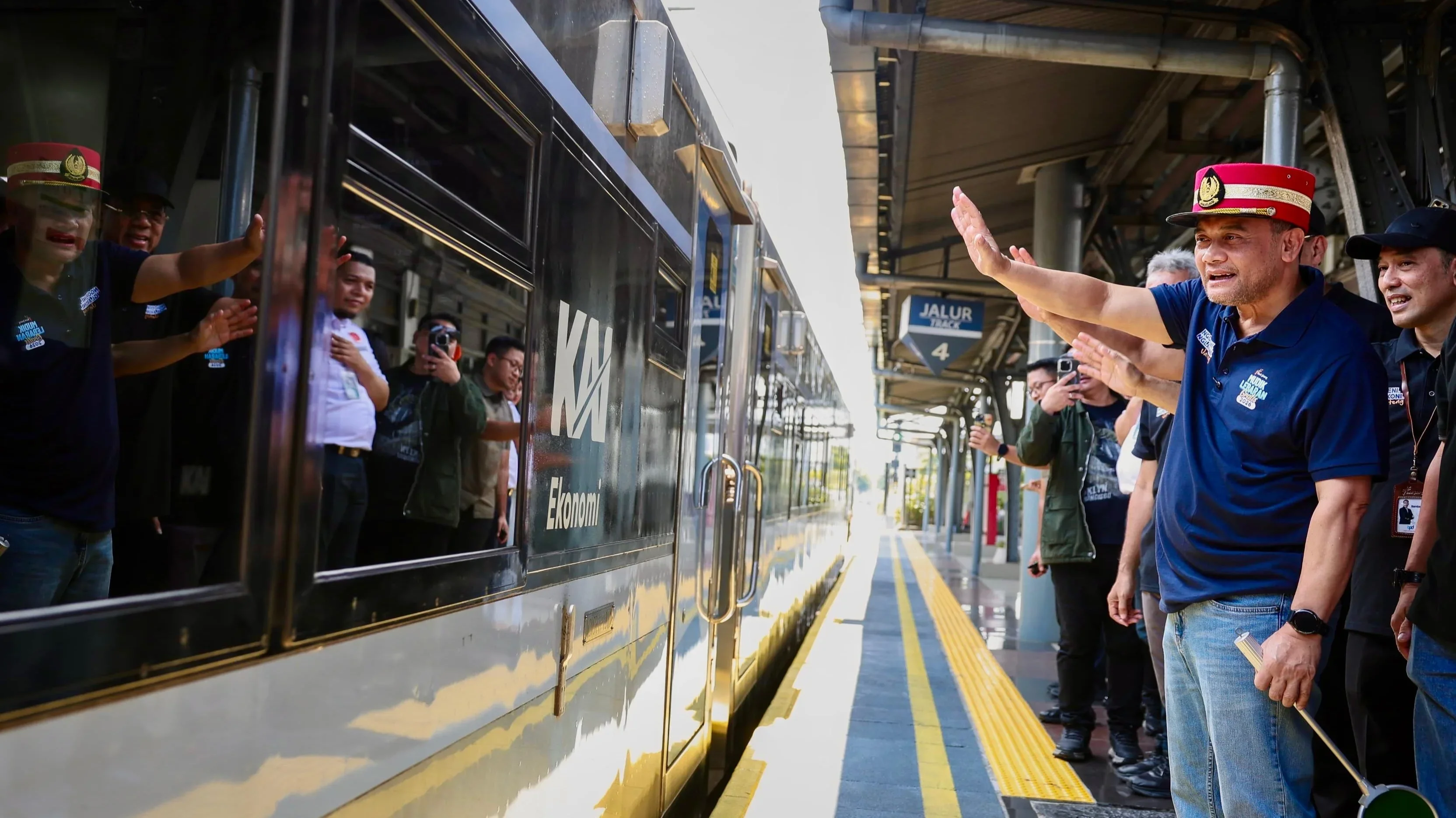 Ahmad Luthfi Lepas Mudik Gratis via Kereta, 648 Perantau Pulang ke Jateng