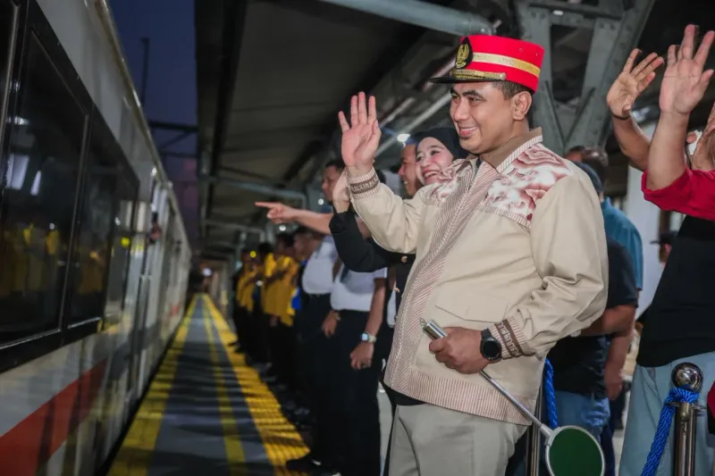 Wagub Jateng Berangkatkan 640 Pemudik KA Gratis, Penumpang Minta Kuota Ditambah