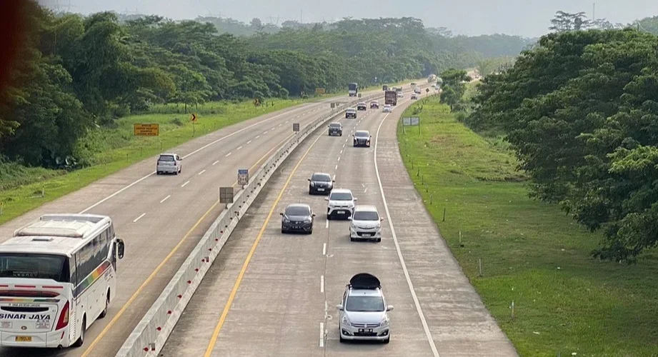 MUDIK LEBARAN 2026 Hari Pertama, 30 Ribu Kendaraan Melintas di Jalan Tol Batang–Semarang