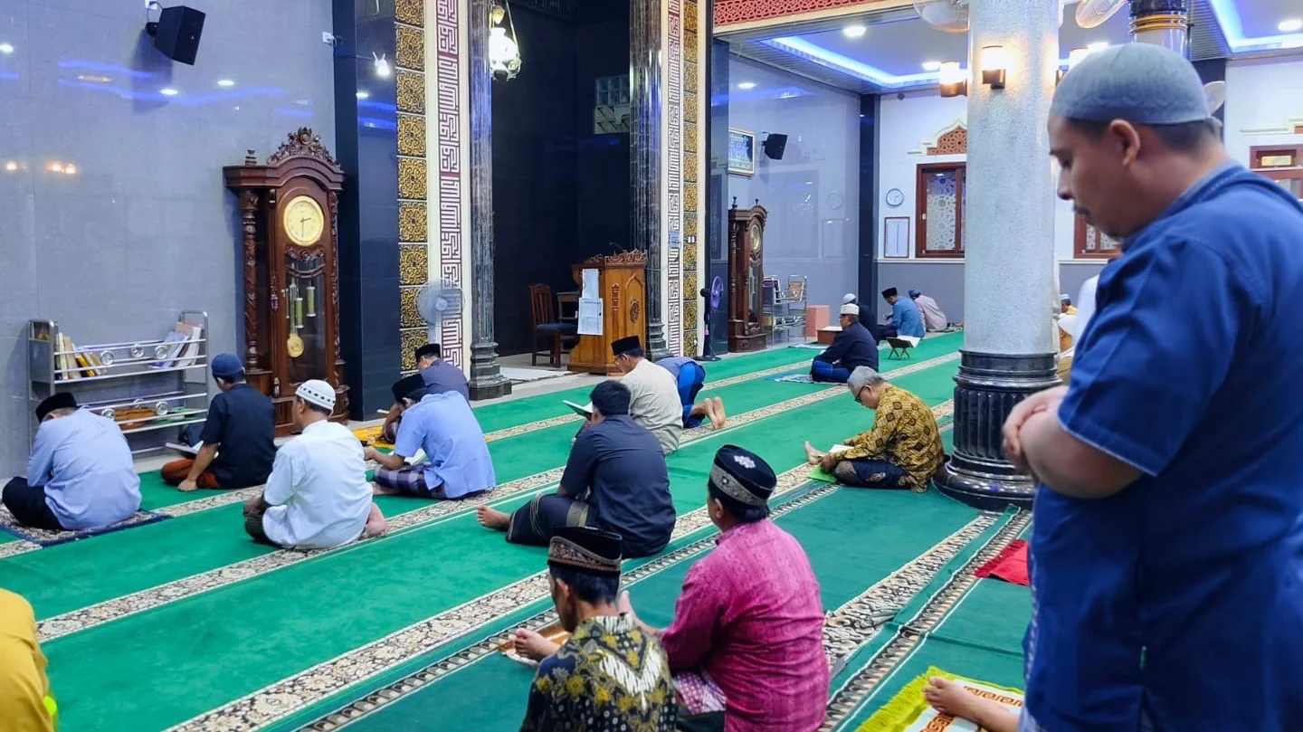 Ratusan Jamaah Ikuti I’tikaf 10 Malam Terakhir Ramadan di Masjid Baitul Muttaqin Penaruban