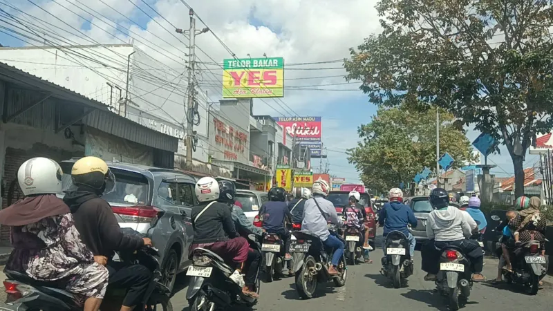 Kepadatan Lalin Terjadi di Pusat Oleh-Oleh Telur Asin Brebes, Ini Penyebabnya