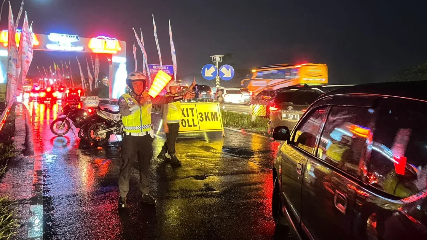 Arus Mudik Meningkat, Posyan Rest Area 338A Pekalongan Berlakukan Sistem Buka-Tutup Malam Ini