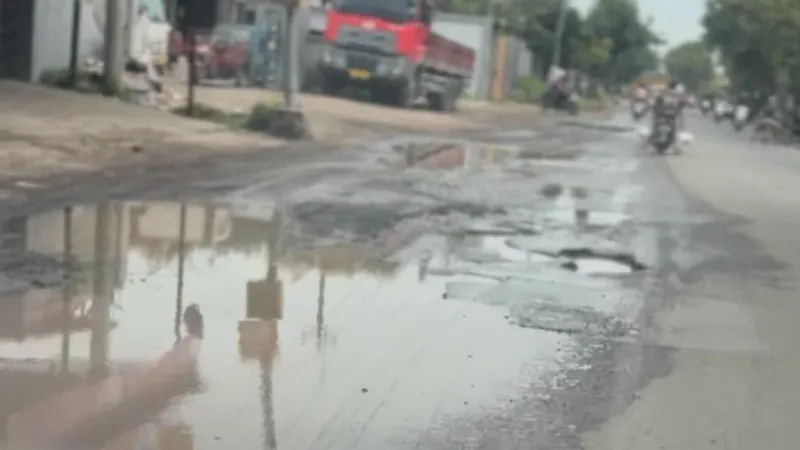 Sebelum Lebaran Jalan II Tegal-Slawi Harus Sudah Diperbaiki