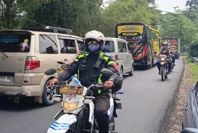 Tim Urai Polres Brebes: Menjaga Arus Mudik dan Balik Tetap Bergerak di Tengah Padatnya Jalur Selatan Brebes