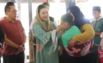 Bupati Paramitha Salurkan Sembako dan Alat Bantu Bagi Disabilitas