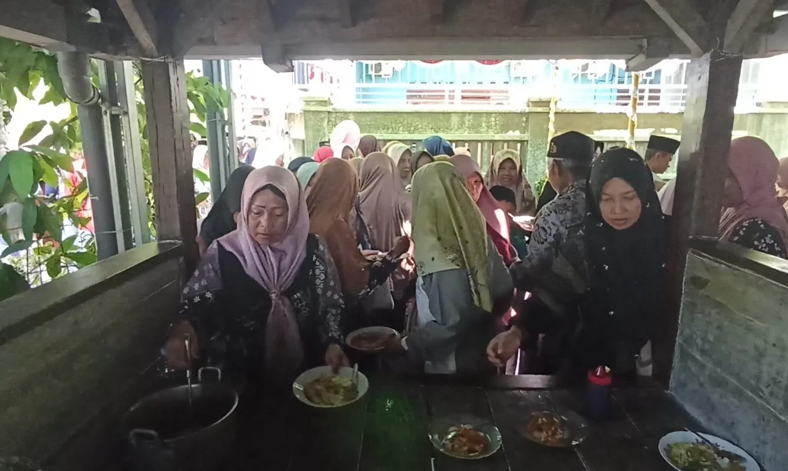 Ribuan Porsi Lontong Opor dan Soto Meriahkan Haul Wali Gembyang di Kendal