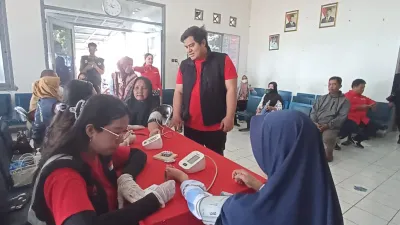RS Apung Laksamana Malahayati Bersandar di Kendal, Ratusan Warga Serbu Layanan Pengobatan Gratis