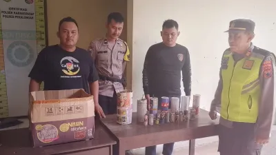 Polsek Karangdadap Pekalongan Amankan 17 Petasan saat Patroli, Warga Diimbau Jaga Keamanan Lingkungan