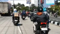 Pemudik Motor Dominasi Arus Mudik ke Tegal di Tengah Cuaca Terik