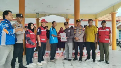 Angin Kencang Terjang 16 Rumah Warga di Warureja, PMI Salurkan  Bantuan