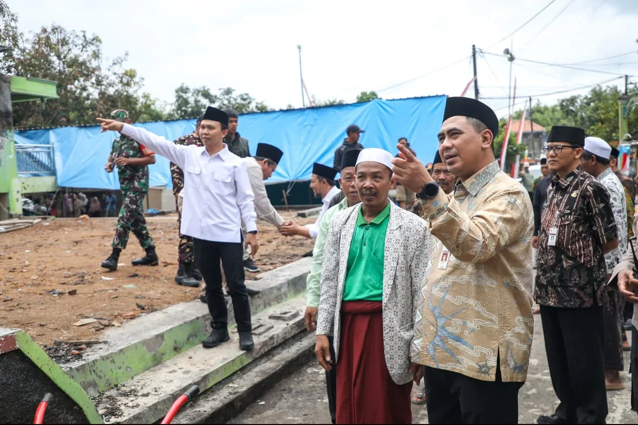 Wagub Jateng Taj Yasin Tinjau Masjid Bersejarah yang Terbakar di Boyolali