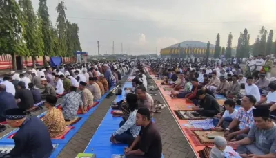 Muhammadiyah Kendal Gelar Salat Id di Puluhan Titik, Ribuan Jamaah Padati Stadion Utama