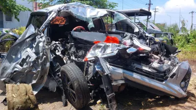 Tabrakan Calya vs Bus Agra Mas di Tol Pejagan Pemalang, 4 Tewas 1 Kritis