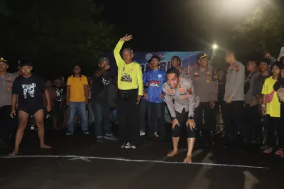 Cokorun di Slawi, Lari Cepat di Malam Bulan Puasa, Kapolres Tegal Perlombakan Jarak 100 Meter