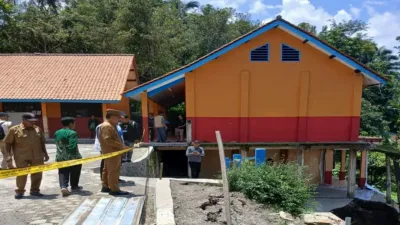 Bangunan SMP Muhammadiyah 3 Paguyangan Brebes Masih Rawan Longsor Susulan, Retakan Tanah Jadi Indikasi