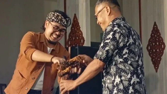 Keris Peninggalan Ki Enthus Susmono Dilelang, Hasil Didonasikan untuk Korban Bencana Padasari Tegal