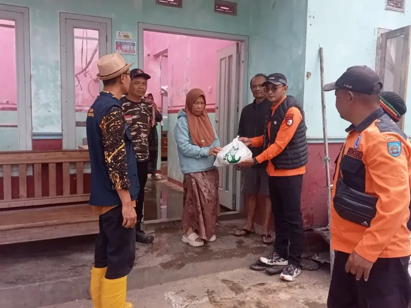 Diterjang Angin Kencang, Ratusan Rumah Warga di Bumijawa Tegal Rusak Parah