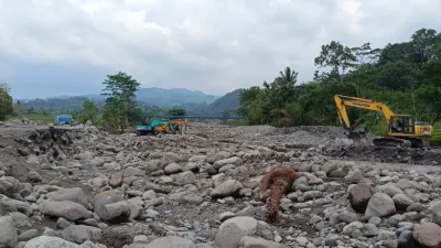 Pasca Jebol, Pemkab Brebes Akan Perkuat Tanggul Darurat Sungai Keruh dengan Geobag