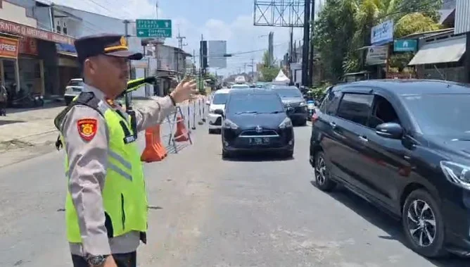 Volume Kendaraan Pemudik Meningkat, One Way Lokal Mulai Diterapkan