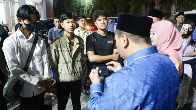 Wagub Jateng Dihadang Mahasiswa UNS, Dialog Terbuka Berakhir Lega
