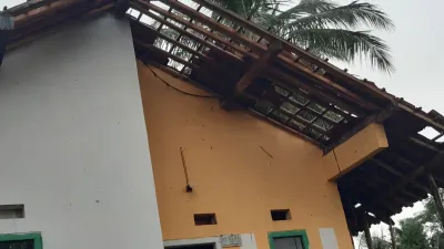 Cerita Warga Pagojengan Brebes Panik Saksikan Atap Rumah Tersapu Angin Kencang