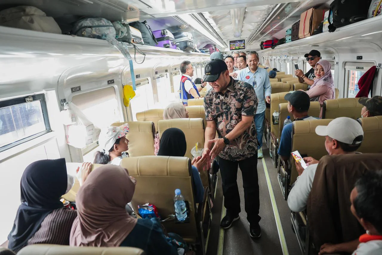 Hemat Ongkos Usai Lebaran, Gubernur Ahmad Luthfi Lepas Balik Rantau Gratis dari Stasiun Tawang