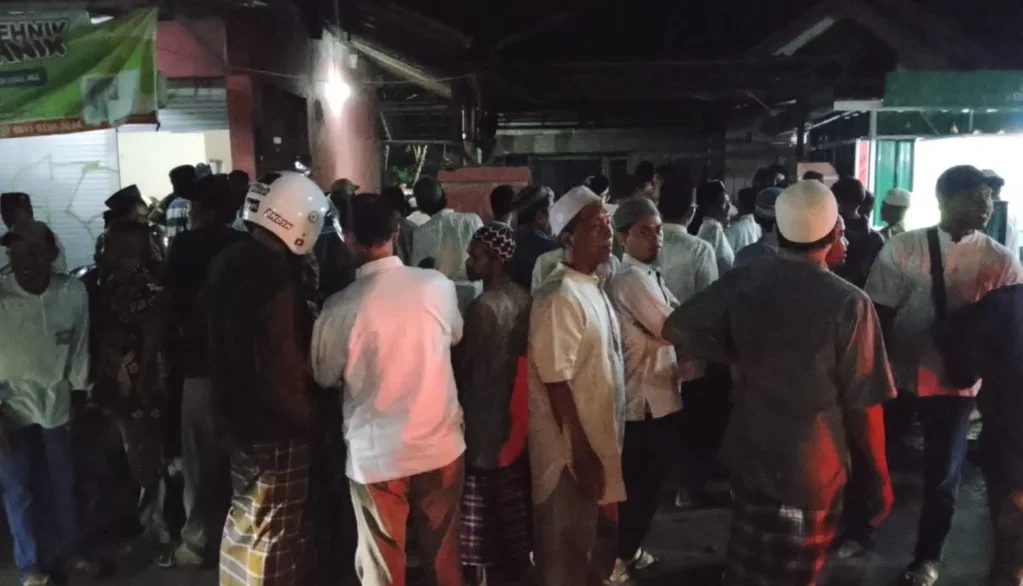 Resah, Warga di Brebes Gerebek Warung Diduga Jual Obat Terlarang