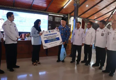 Baru Dilantik, PSN di Brebes Salurkan Bantuan Bagi Warga Korban Tanah Bergerak