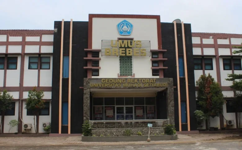 Gedung perkulihaan UMUS Brebes, yang berada di Jalan P Diponegoro Brebes KM 2 Desa Pesantunan, Kecamatan Wanasari, Kabupaten Brebes.