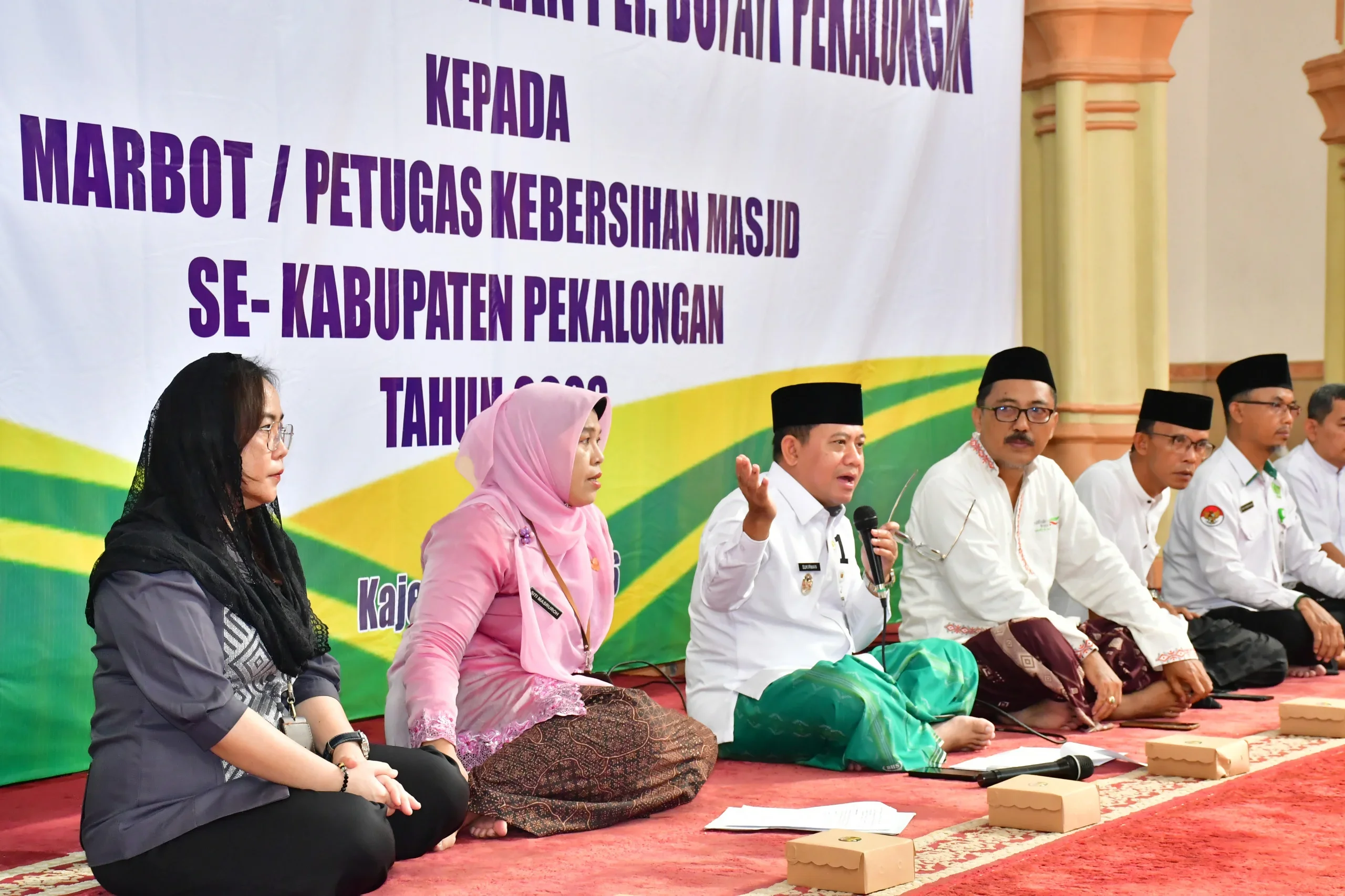 Plt. Bupati Pekalongan Salurkan Insentif untuk 900 Marbot