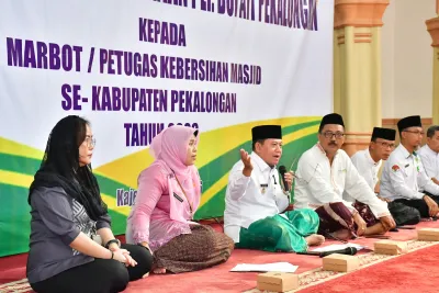 Plt. Bupati Pekalongan Salurkan Insentif untuk 900 Marbot