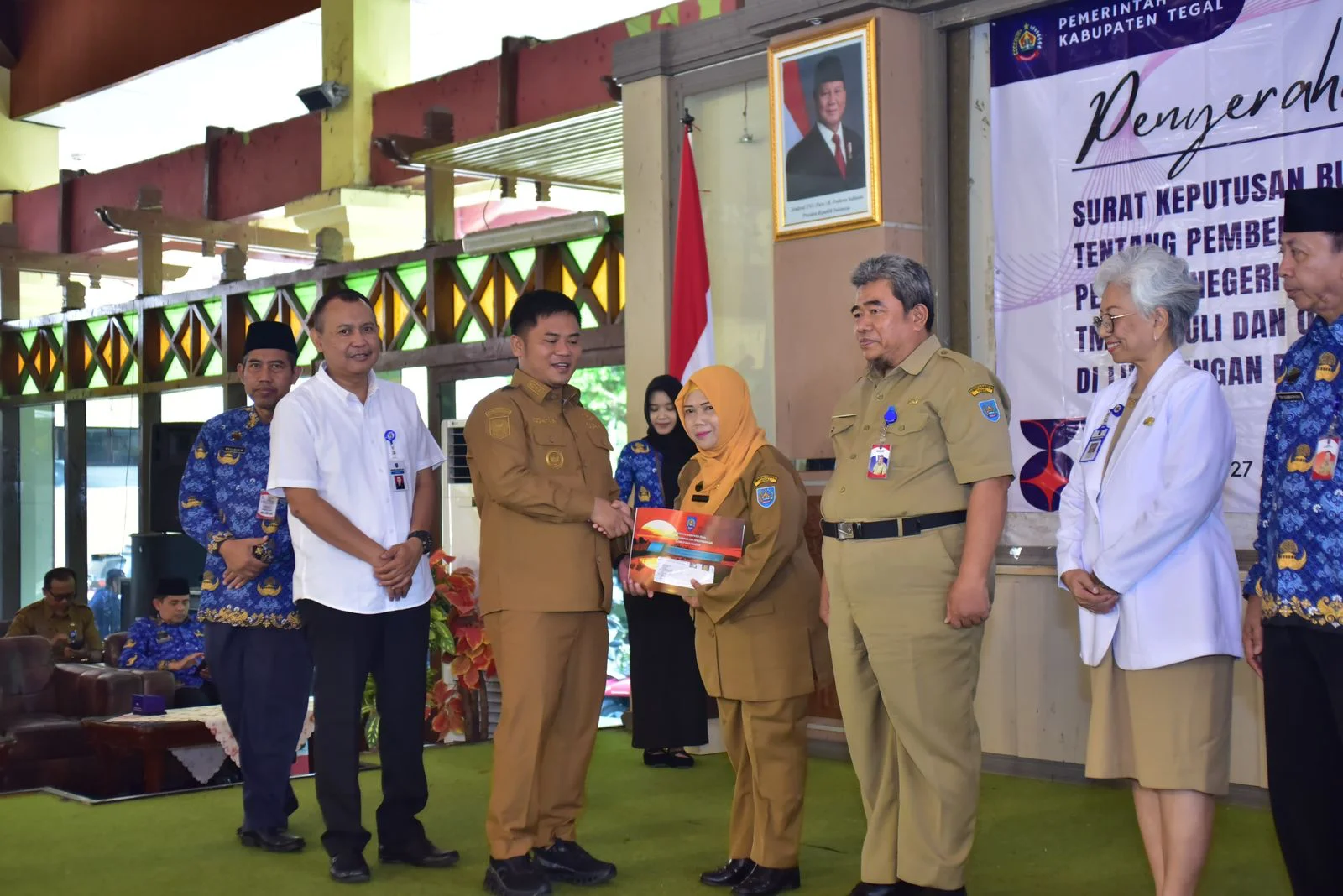 Masuki Masa Pensiun , 82 PNS Pemkab Tegal Terima Kenaikan Pangkat Pengabdian