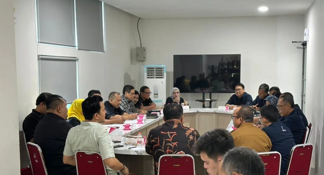 Komisi IV DPRD Brebes saat rapat bersama Kemendikdasmen dalam kunjungan kerja untuk membahas nasib guru Paud, kemarin. (foto: dok)