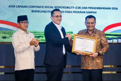 Ahmad Luthfi Terima Penghargaan Nasional, Jateng Kebut Pengelolaan Sampah Desa