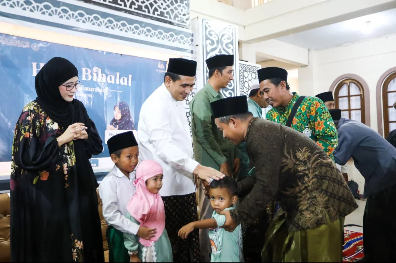 Halalbihalal dengan Ribuan Warga, Wagub Taj Yasin Minta Masyarakat Jateng untuk Saling Memaafkan