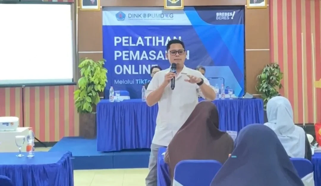 Dinkopumdag Brebes Berikan Pelatihan Pemasaran Platform Digital Bagi Pelaku UMKM