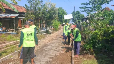 Libatkan 50 Tenaga Lokal, Program Padat Karya Percepat Pembangunan Jalan Desa Sendangdawung