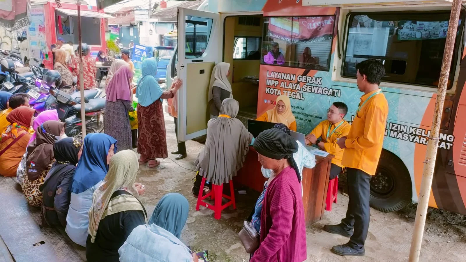 Pedagang Pasar Kejambon Tegal Sumringah, NIB Jadi Hanya 7 Menit Lewat Gerebek Pasar