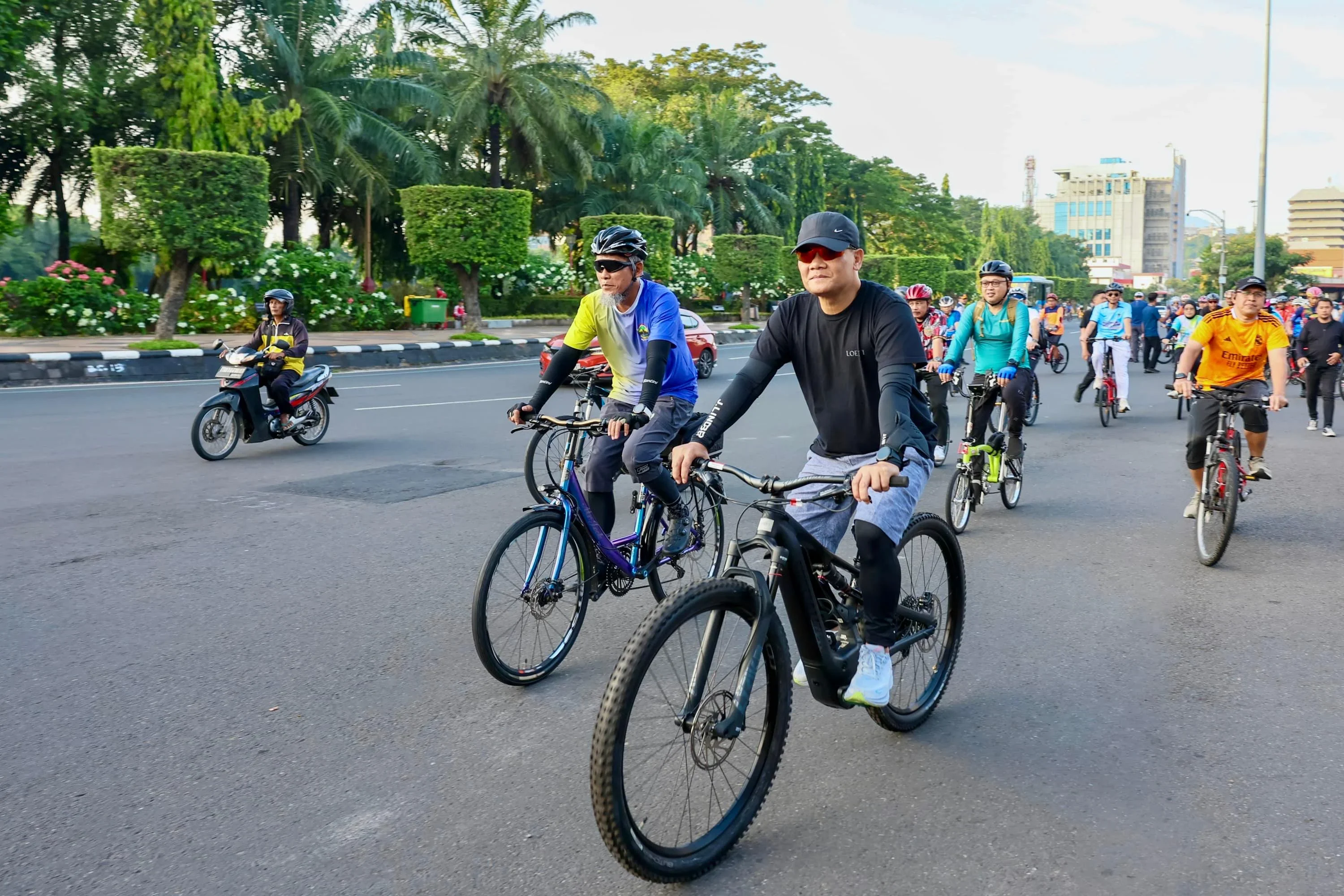 Dari Berangkat Kerja Gowes hingga WFH, Cara Ahmad Luthfi Budayakan Hemat Energi di Jateng