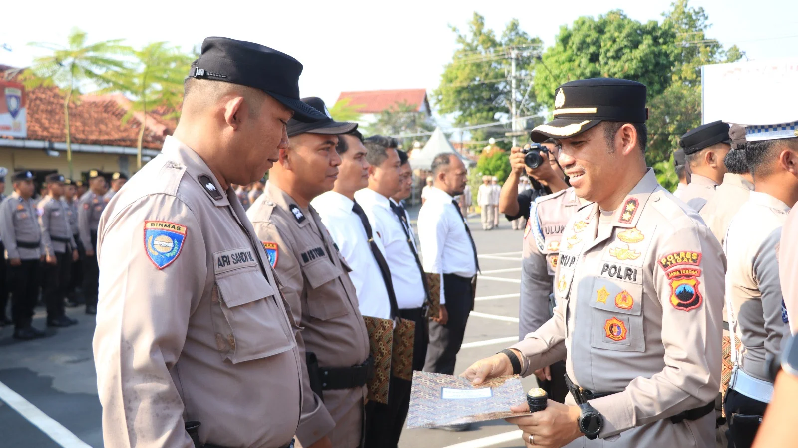 15 Personel Polres Tegal Terima Penghargaan atas Prestasi dan Dedikasi Luar Biasa