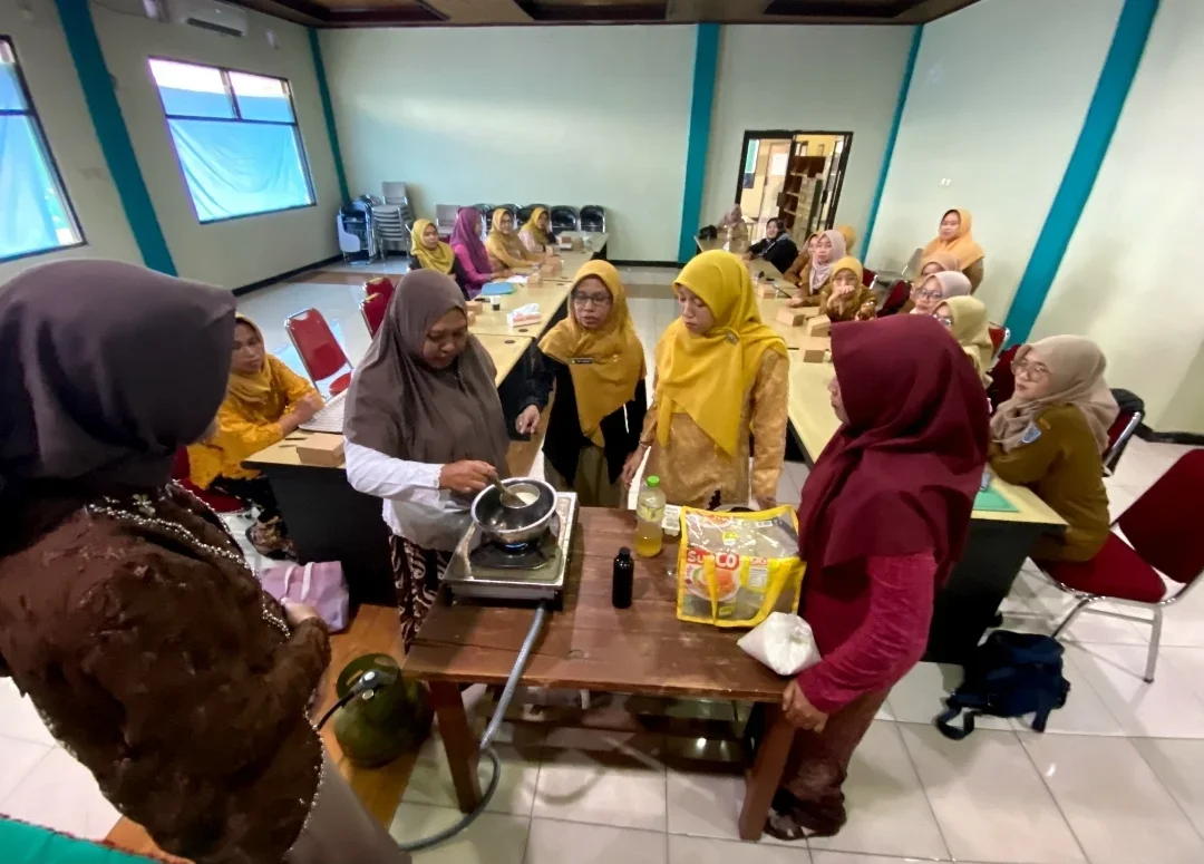 Lawan Pencemaran, DWP Disperpusip Kabupaten Tegal Resmikan Bank Sampah Kartini