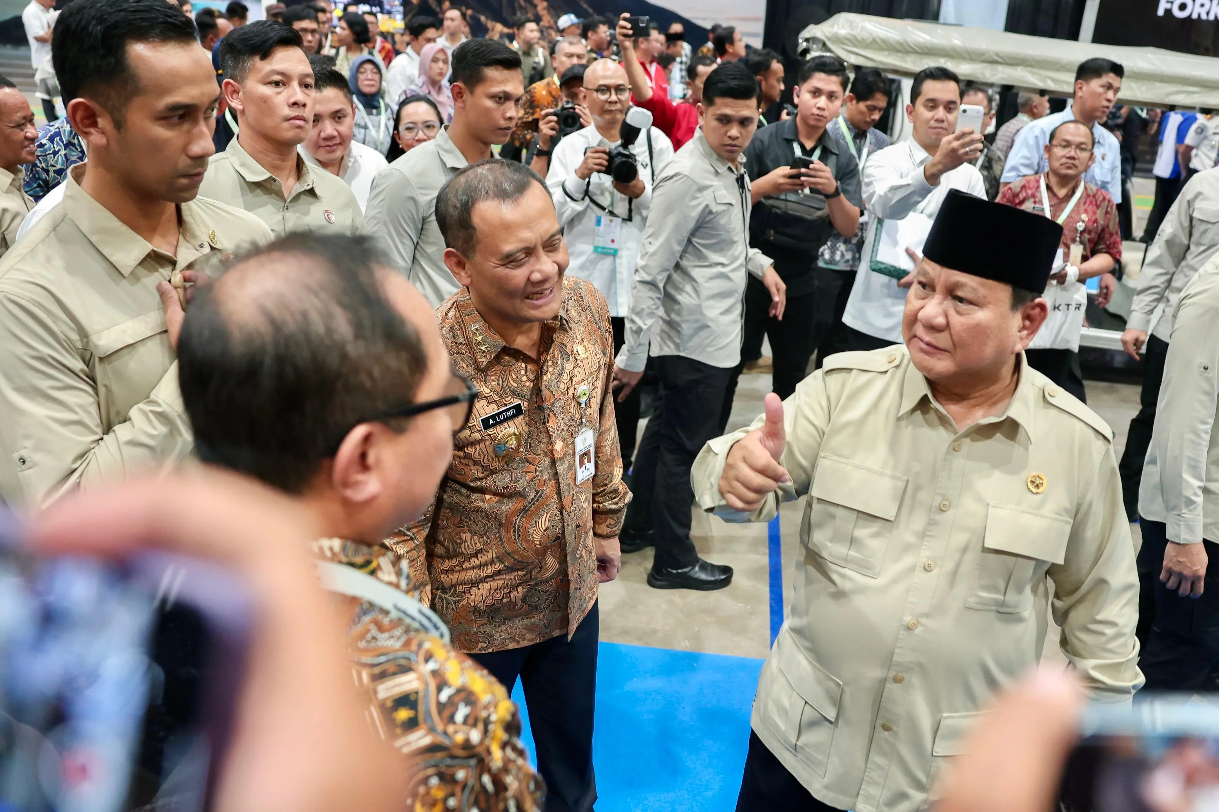 Prabowo Puji Ahmad Lurhfi Pesan Bus Listrik untuk Jateng