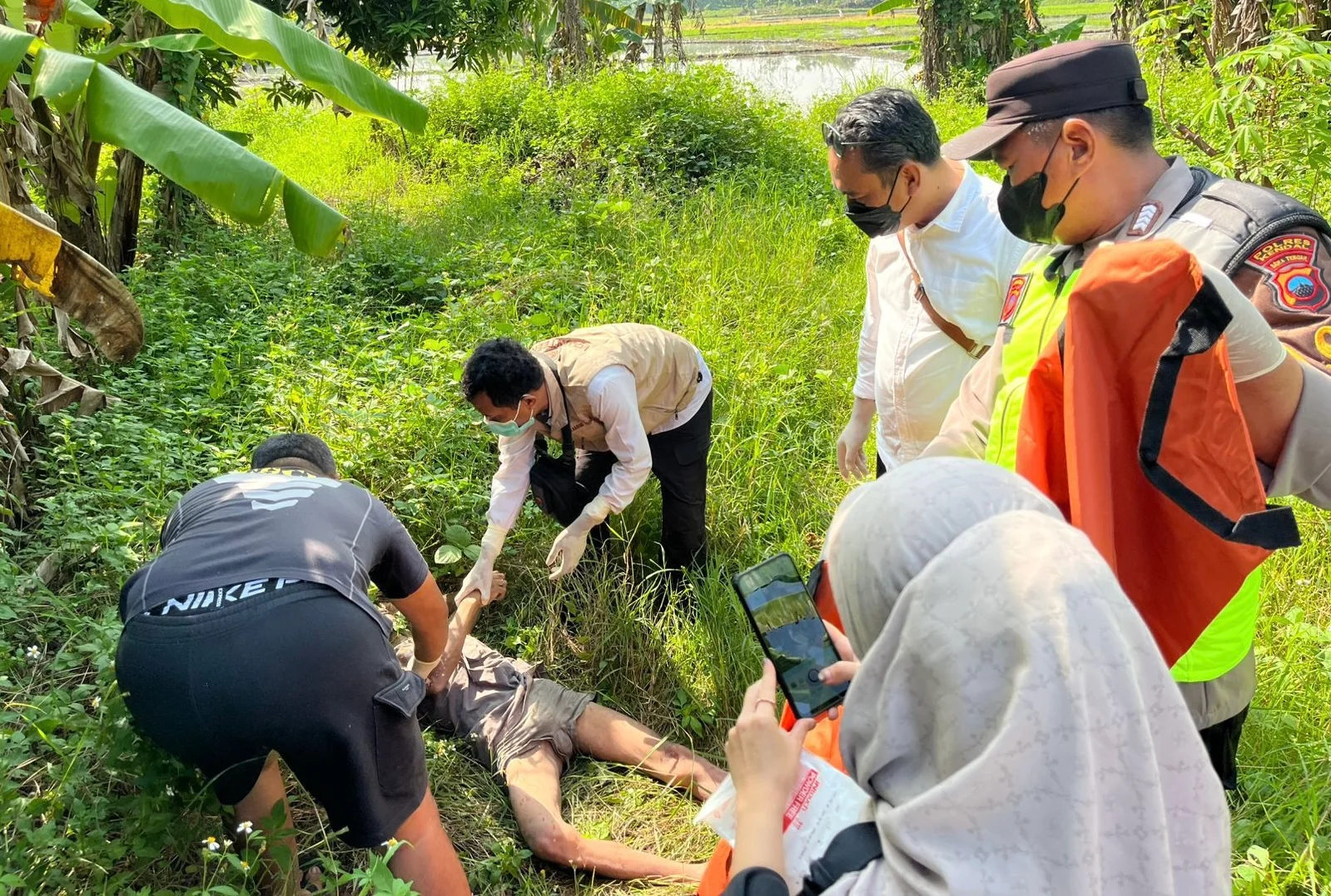 Mayat Pria Tanpa Identitas Ditemukan di Lahan Kosong Gambilangu Kendal