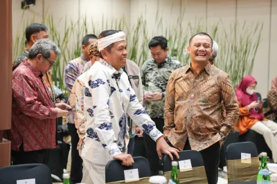 Tepis Isu Renggang, Ahmad Luthfi dan KDM Ngobrol Akrab Penuh Canda Tawa