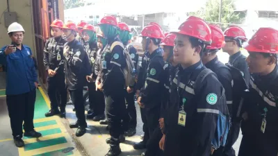 Kunjungan Industri di LIK Takaru Tegal, Mahasiswa Belajar K3 Hingga Praktek Industri