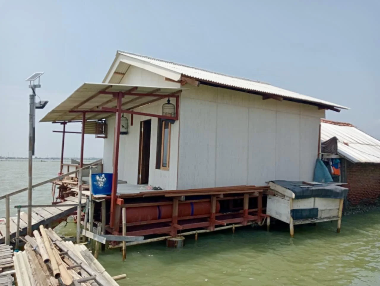 Pemprov Jateng Bangun 20 Rumah Apung untuk Warga Terdampak Rob di Pesisir Demak