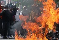 Aksi Massa Bakar Sepeda Motor Warnai Simulasi Penanganan Aksi Unjuk Rasa di Kota Tegal